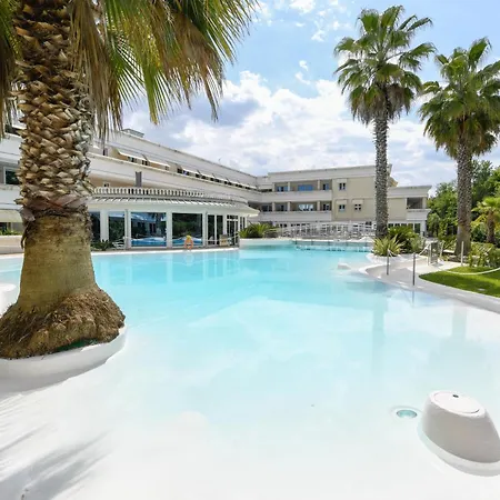 Bougainvillea For 4 People With Pool And Private Park Indoor Apartment
