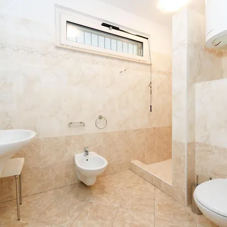 Apartment Bougainvillea For 4 People With Pool And Private Park Indoor Desenzano del Garda