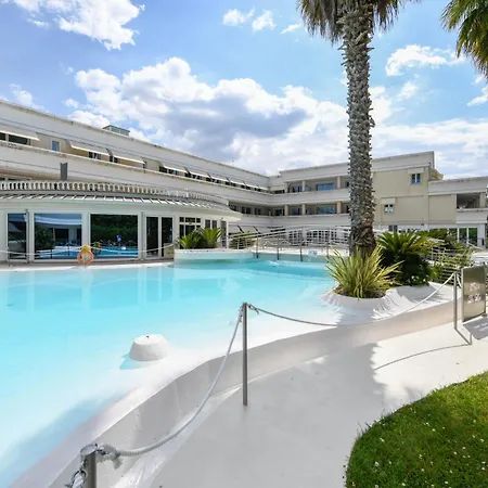 Apartment Bougainvillea For 4 People With Pool And Private Park Indoor *
