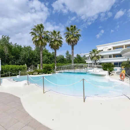 Bougainvillea For 4 People With Pool And Private Park Indoor