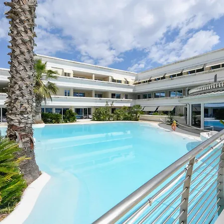 Bougainvillea For 4 People With Pool And Private Park Indoor Apartment