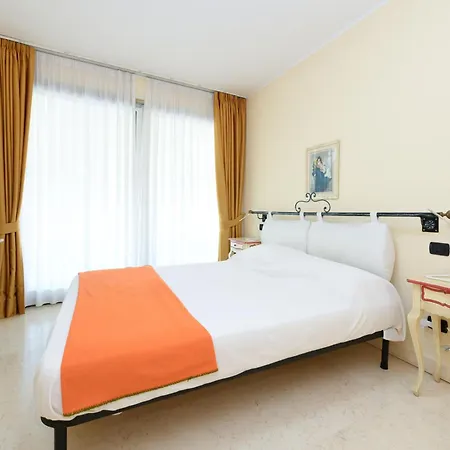 Bougainvillea For 4 People With Pool And Private Park Indoor