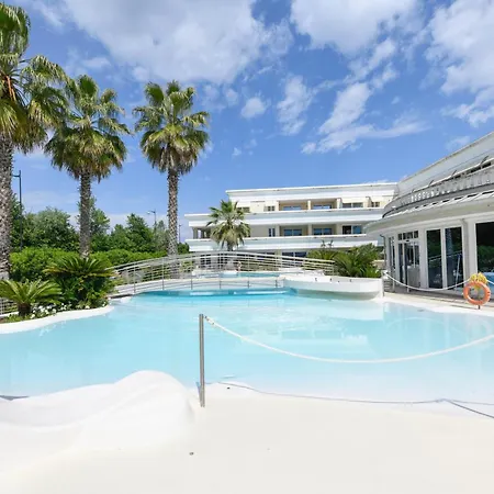 Bougainvillea For 4 People With Pool And Private Park Indoor Apartment Desenzano del Garda