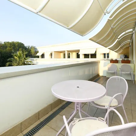 Bougainvillea For 4 People With Pool And Private Park Indoor