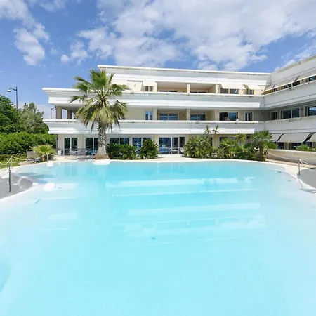 Apartment Bougainvillea For 4 People With Pool And Private Park Indoor