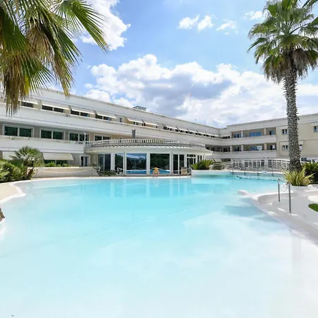 Bougainvillea For 4 People With Pool And Private Park Indoor Apartment