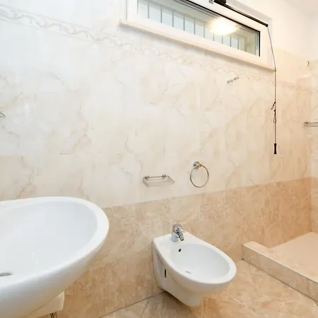 Bougainvillea For 4 People With Pool And Private Park Indoor Apartment